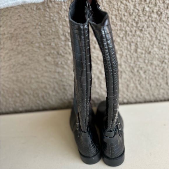 Women’s Leather Boots - Picture 3 of 6